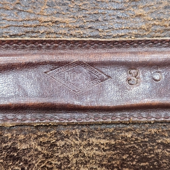 VINTAGE 1930s Distressed Briefcase - Picture 15 of 17